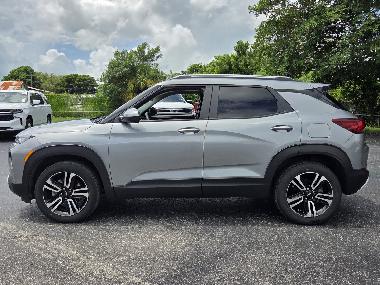 Certified 2023 Chevrolet TrailBlazer LT AWD/4WD image 2