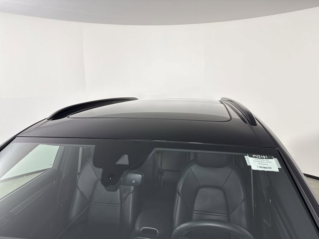 Certified 2023 Porsche Cayenne Platinum Edition image 17