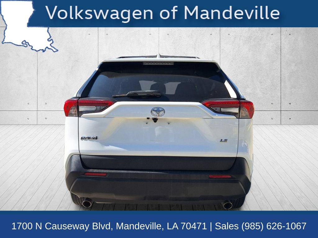 Used 2021 Toyota RAV4 LE FWD image 6