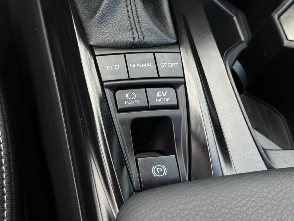 Used 2025 Toyota Camry SE w/ Convenience Package FWD image 27