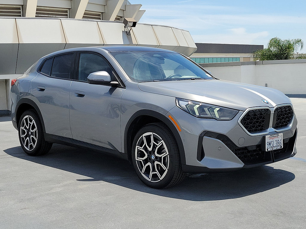 Used 2025 BMW X2 xDrive28i AWD/4WD image 4