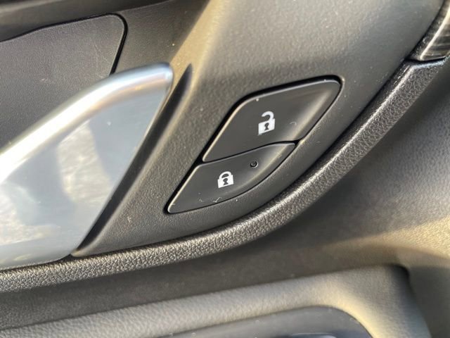 Used 2024 GMC Terrain SLE w/ Driver Convenience Package image 11