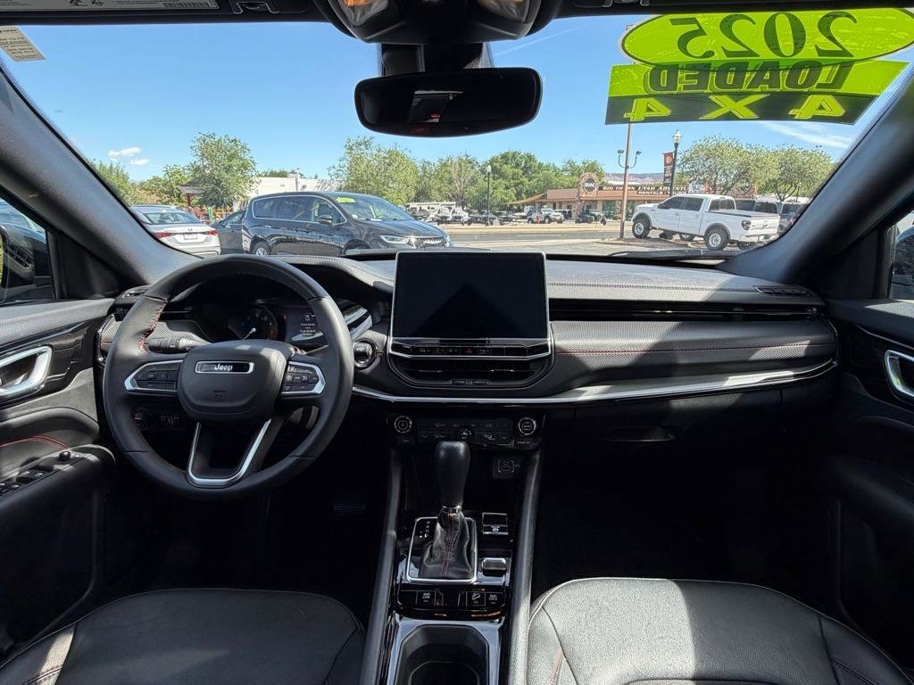 Used 2025 Jeep Compass Trailhawk AWD/4WD image 14