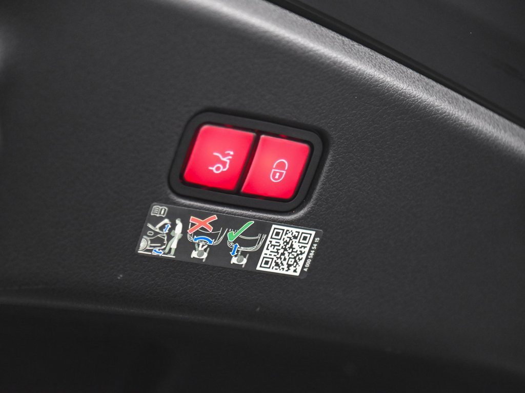 Used 2025 Mercedes-Benz CLE 300 4MATIC Coupe image 34