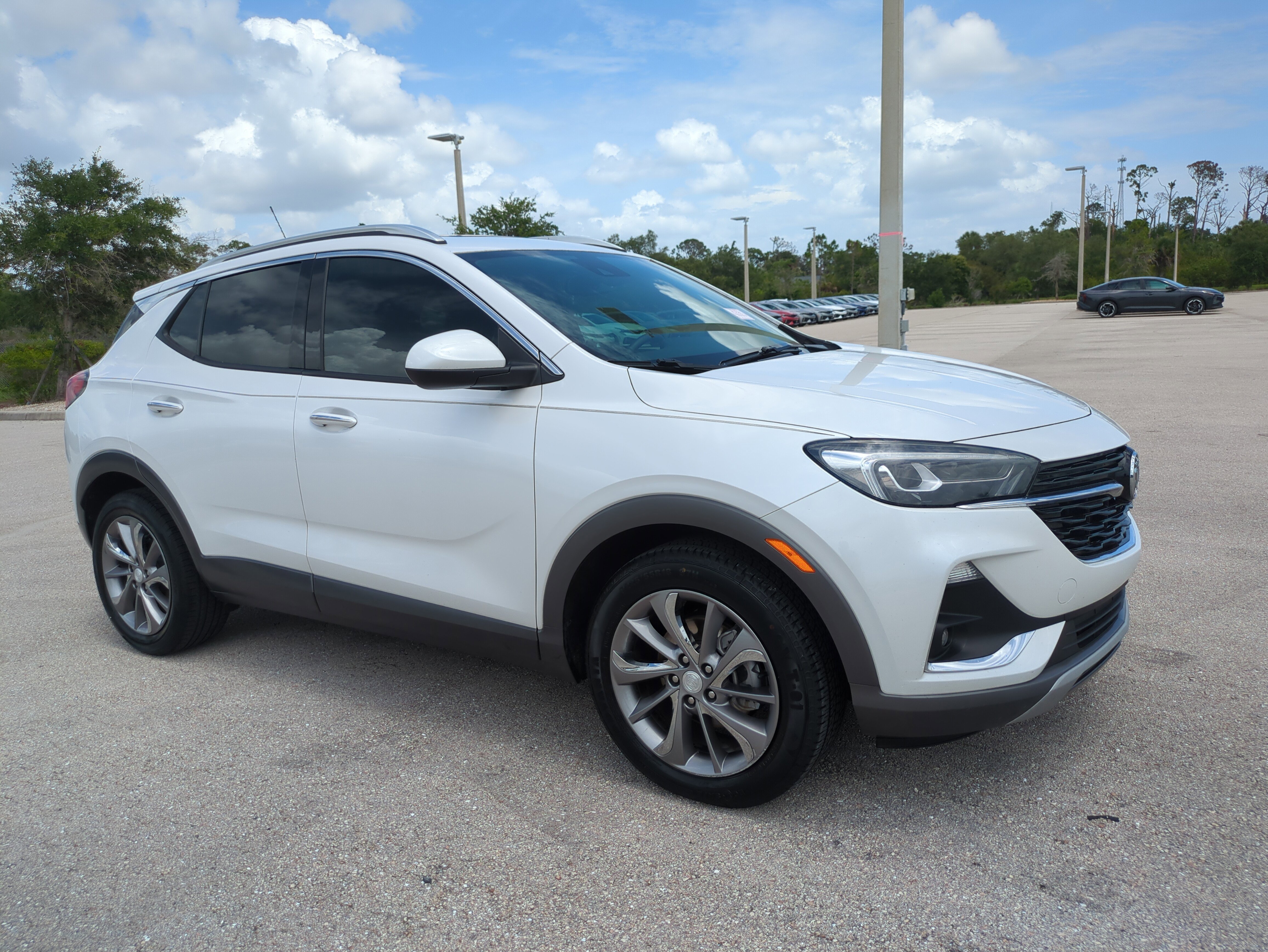 Used 2023 Buick Encore GX Essence w/ Experience Buick Package FWD image 2