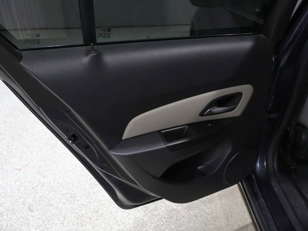 Used 2014 Chevrolet Cruze LT image 19
