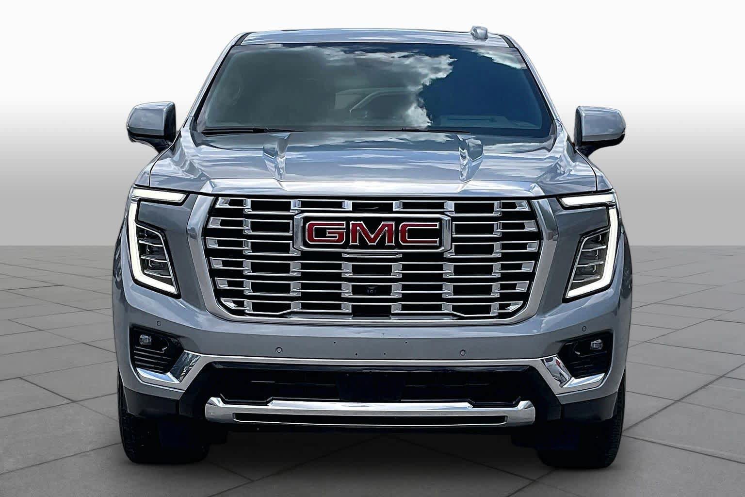 Used 2025 GMC Yukon XL Denali w/ Denali Reserve Package RWD image 4