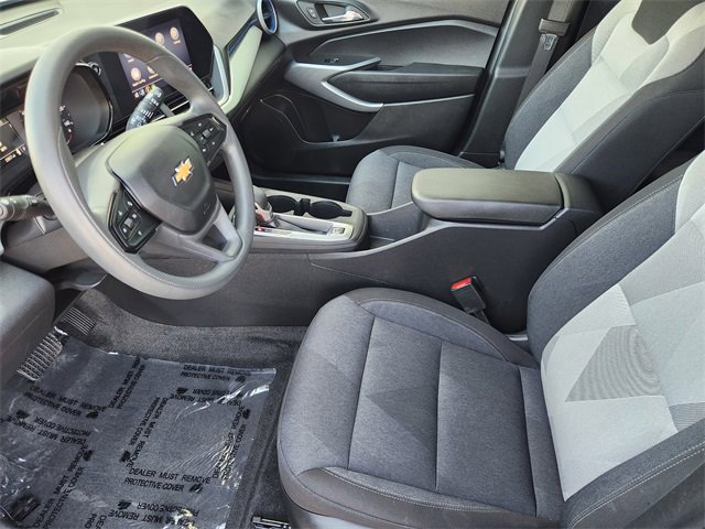 Used 2024 Chevrolet Trax LS w/ LS Convenience Package FWD image 4