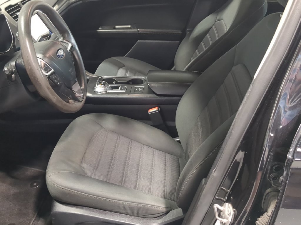 Used 2020 Ford Fusion SE FWD image 20