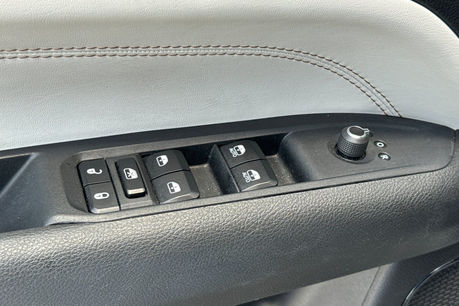 Used 2025 Jeep Compass Limited AWD/4WD image 14