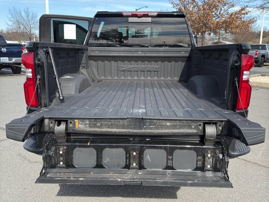 Used 2024 Chevrolet Silverado 2500 ZR2 w/ Technology Package image 30
