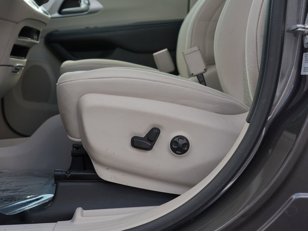 Used 2017 Chrysler Pacifica Touring Plus FWD image 15