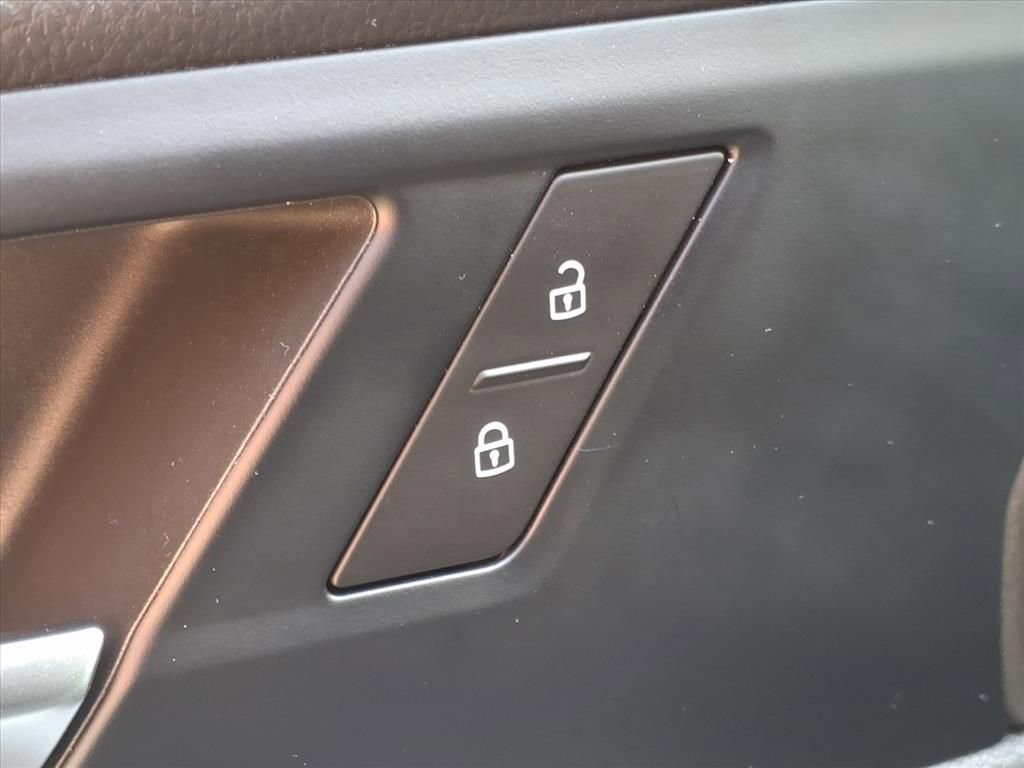 Used 2024 Volkswagen Jetta SE image 10