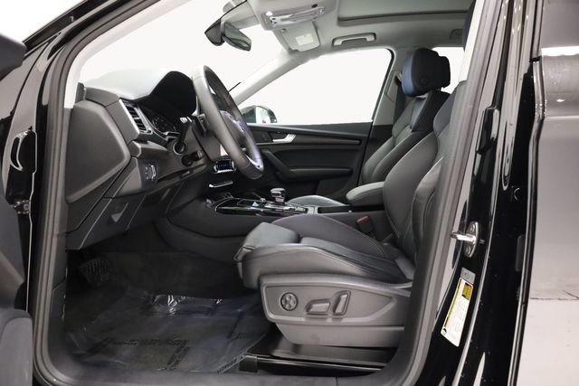 Used 2024 Audi Q5 2.0T Premium w/ Convenience Package image 13