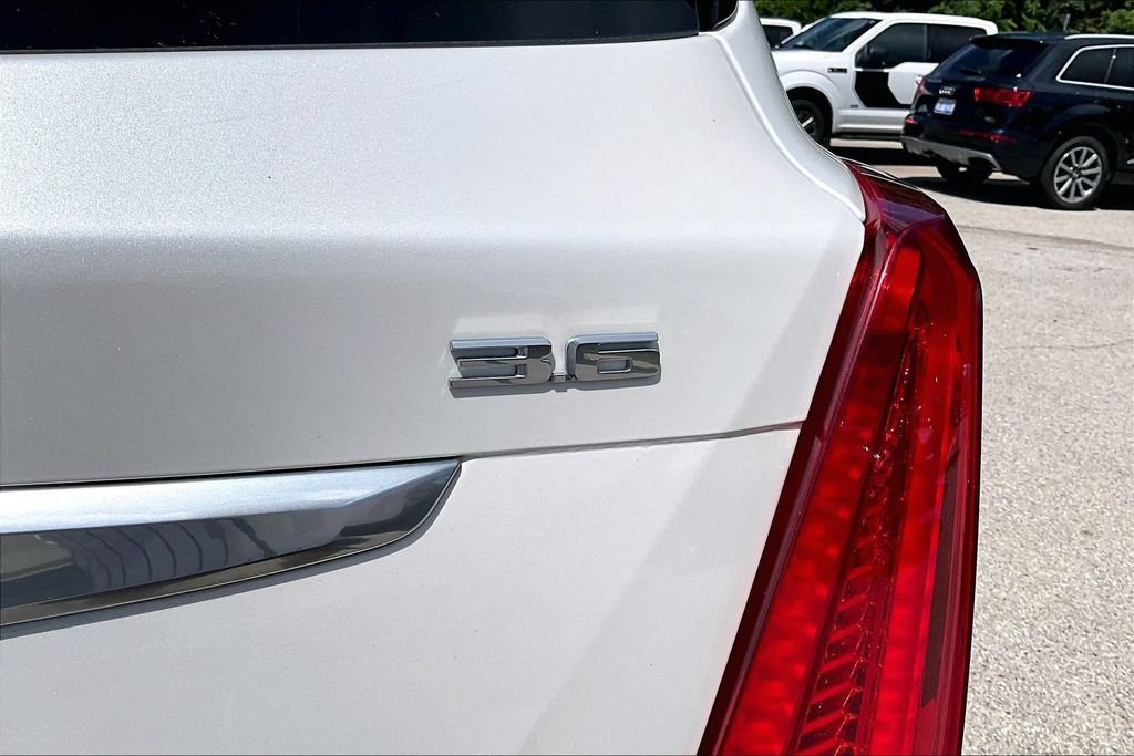 Used 2018 Cadillac XT5 Luxury w/ Driver Awareness Package AWD/4WD image 24