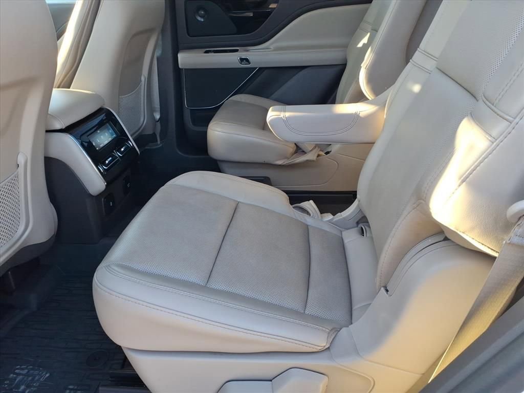 Used 2022 Lincoln Aviator Reserve w/ Equipment Group 201A image 16