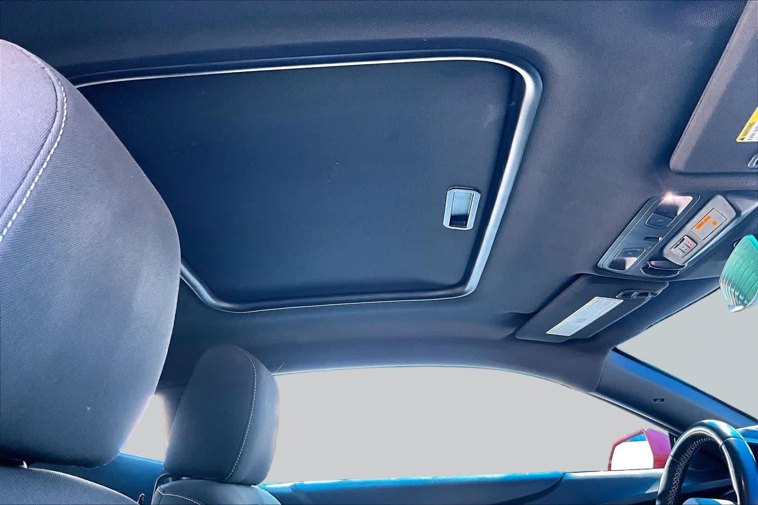 Used 2022 Chevrolet Camaro LT RWD image 13