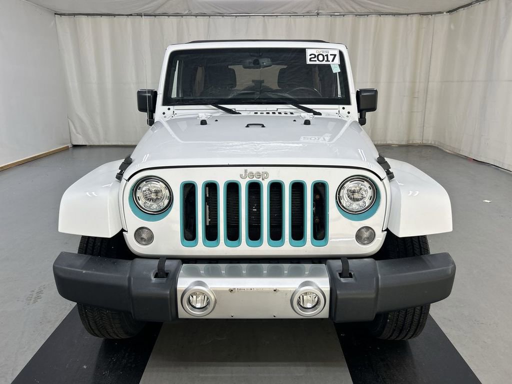 Used 2017 Jeep Wrangler Unlimited Sahara w/ Connectivity Group AWD/4WD image 3