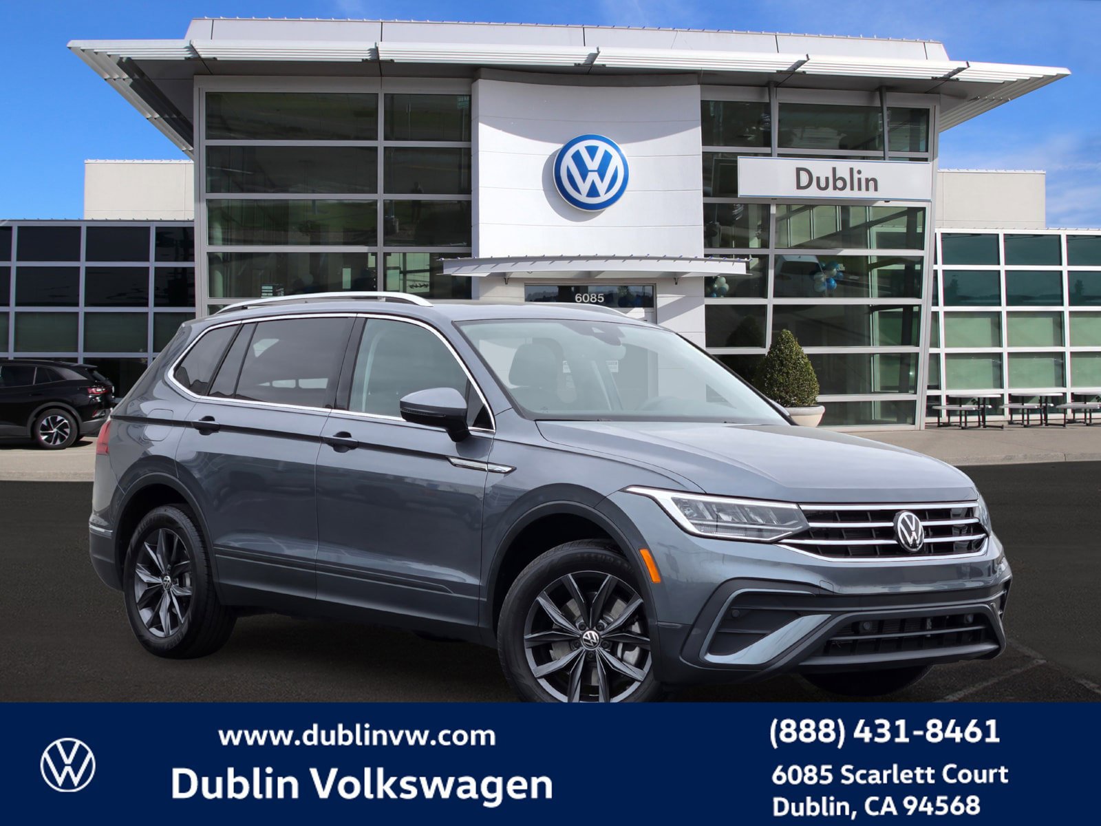 Certified 2023 Volkswagen Tiguan SE w/ Panoramic Sunroof Package FWD image 1