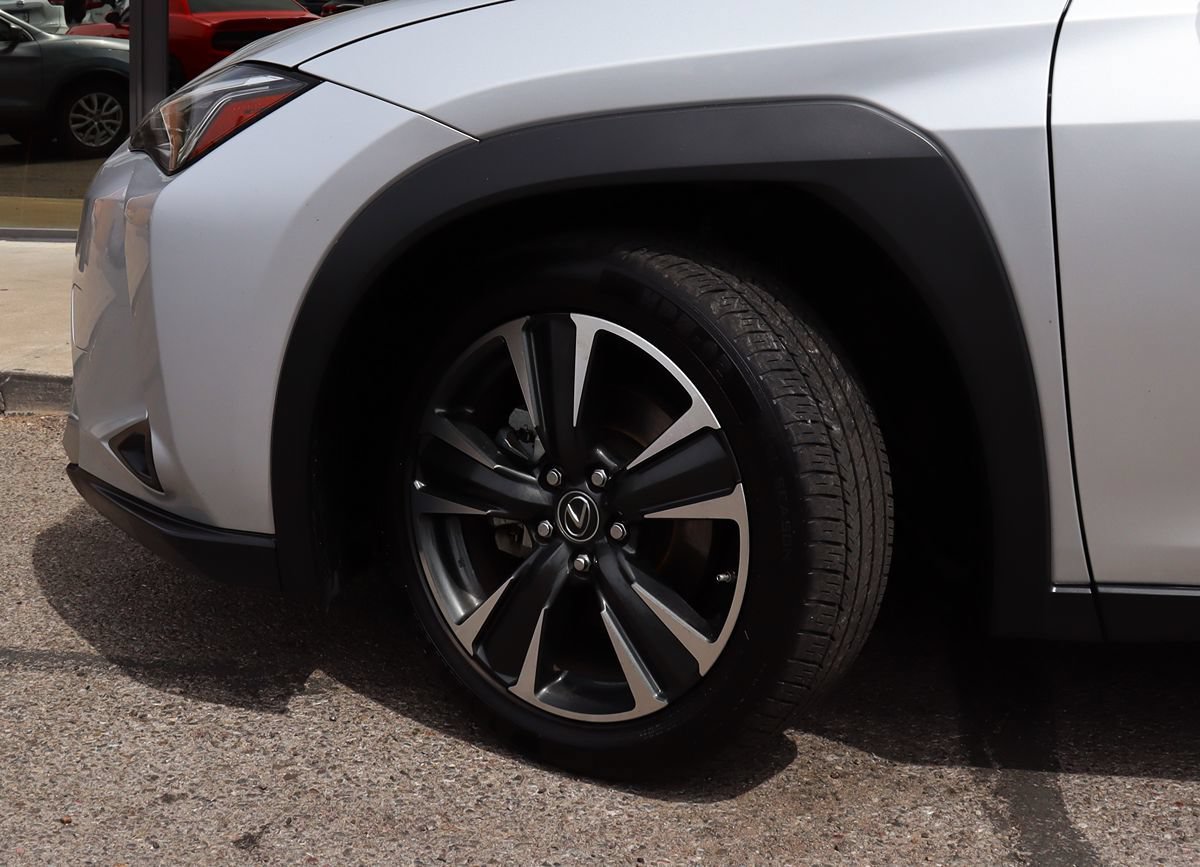 Used 2019 Lexus UX 200 w/ Premium Package FWD image 5
