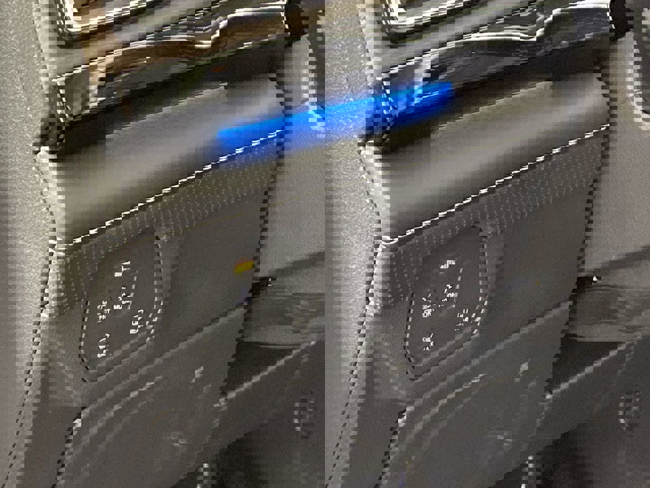 Used 2025 Volkswagen Atlas SEL image 12