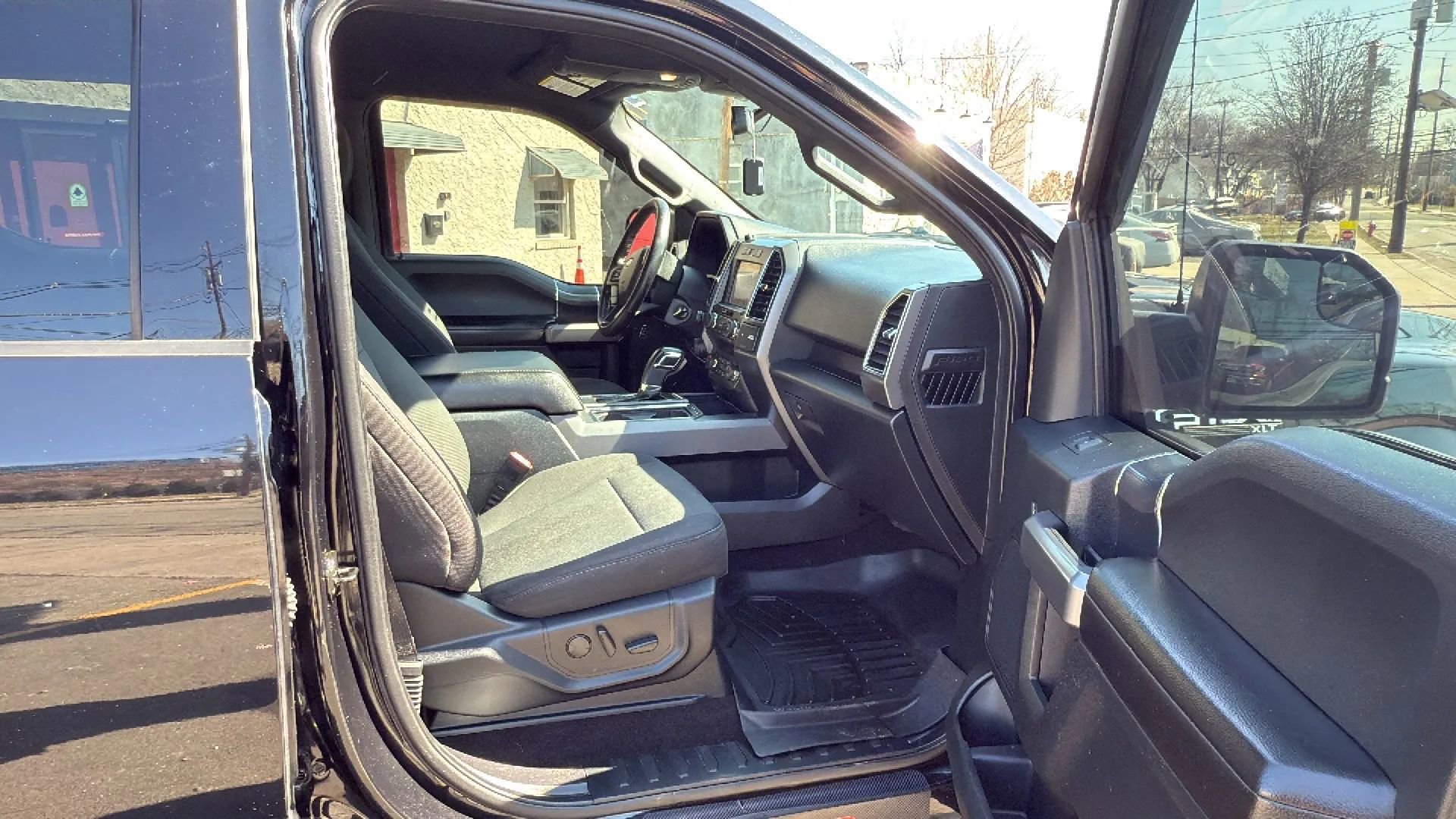 Used 2019 Ford F150 XLT w/ Equipment Group 302A Luxury image 23
