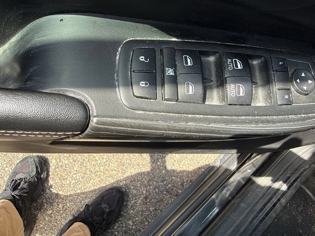 Used 2014 Jeep Cherokee Limited w/ Luxury Group AWD/4WD image 12