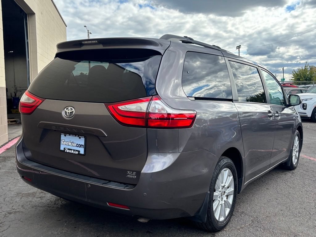 Used 2017 Toyota Sienna XLE w/ XLE Navigation Package AWD/4WD image 5