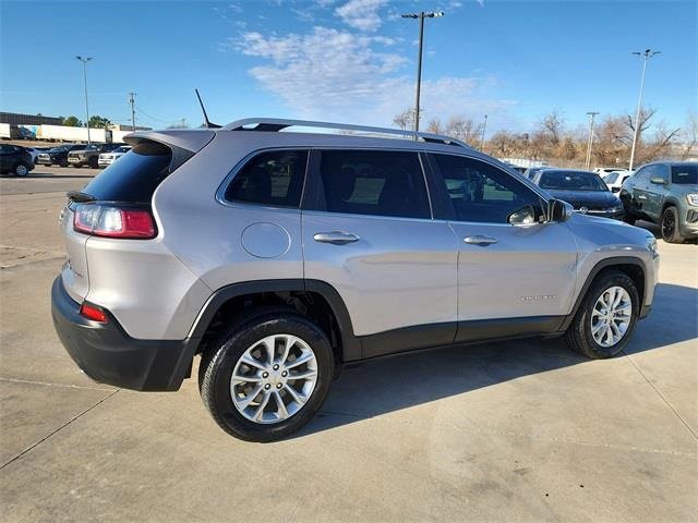 Used 2019 Jeep Cherokee Latitude w/ Popular Appearance Group image 2