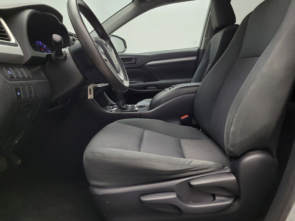 Used 2019 Toyota Highlander LE image 17