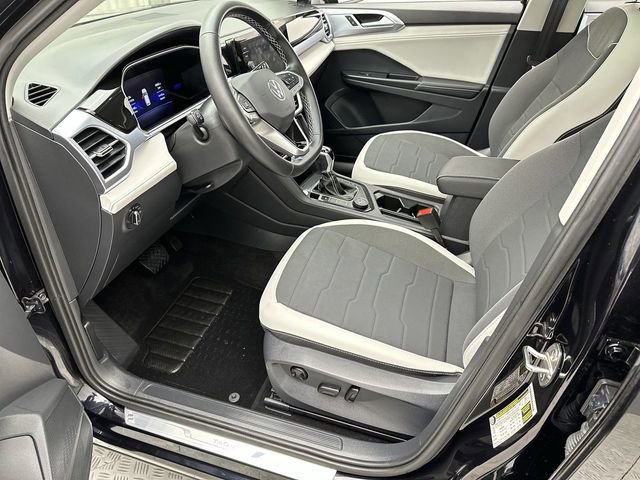 Certified 2025 Volkswagen Taos SE image 12