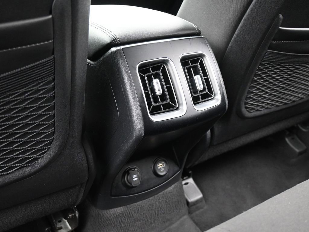 Used 2023 Kia Sorento LX image 30