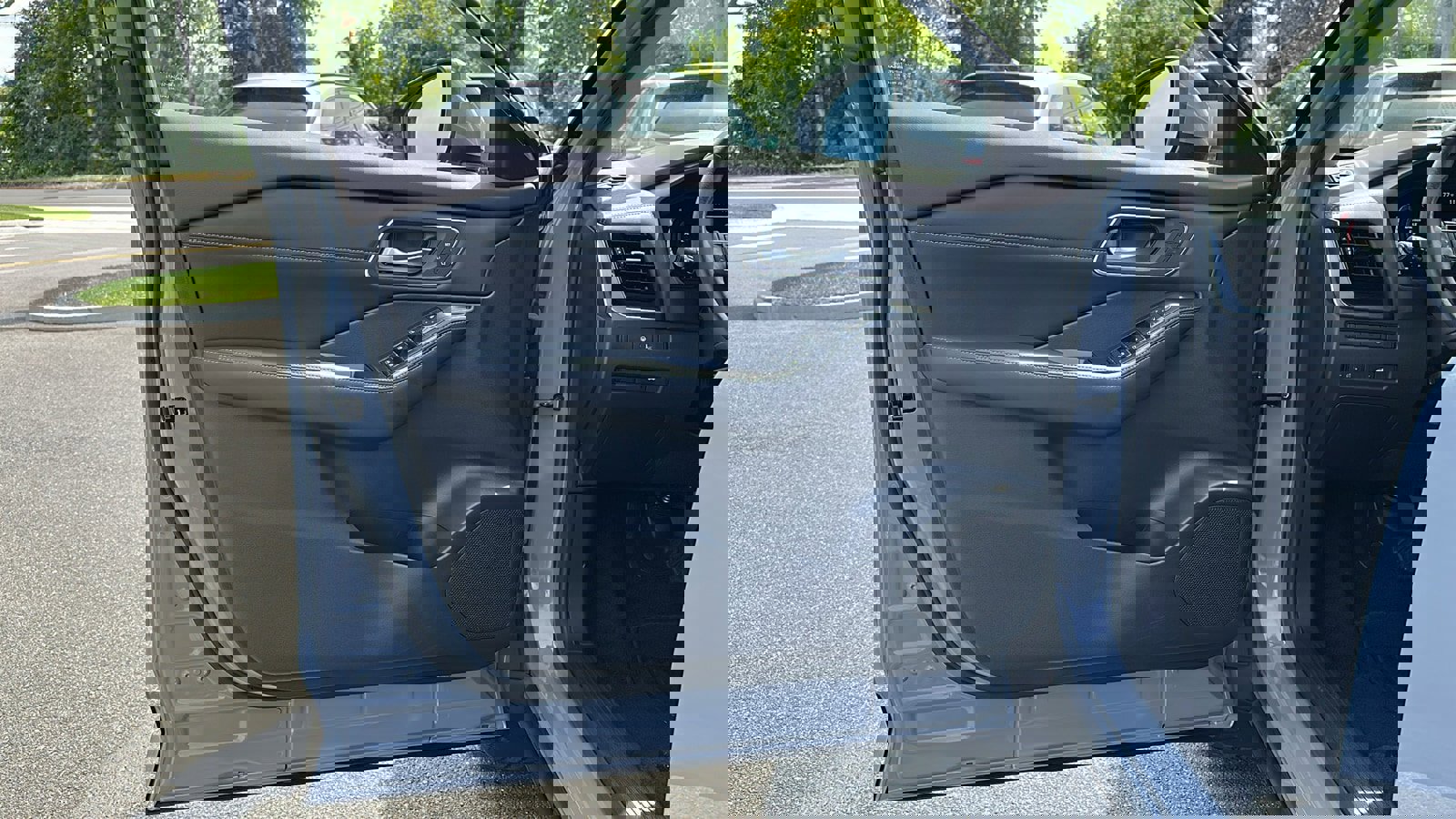 Used 2022 Nissan Rogue Platinum w/ Head-Up Display Package image 12