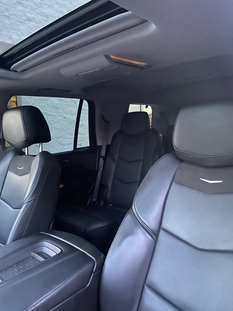 Used 2016 Cadillac Escalade Premium image 2