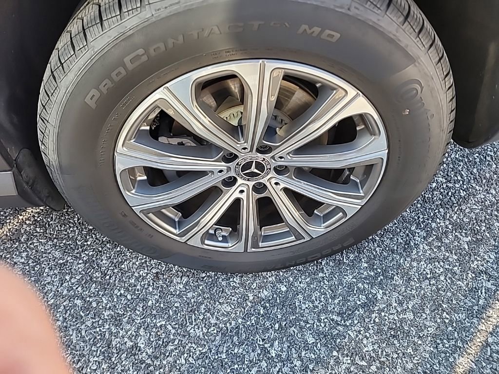 Used 2025 Mercedes-Benz GLC 300 4MATIC image 7