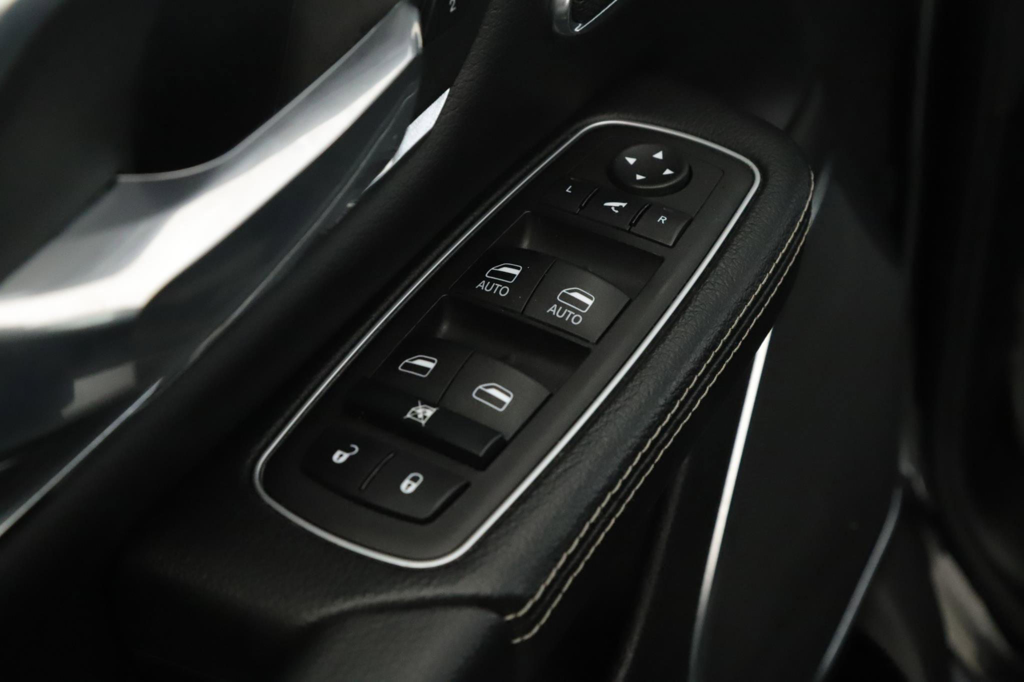 Used 2024 RAM 1500 Laramie AWD/4WD image 7