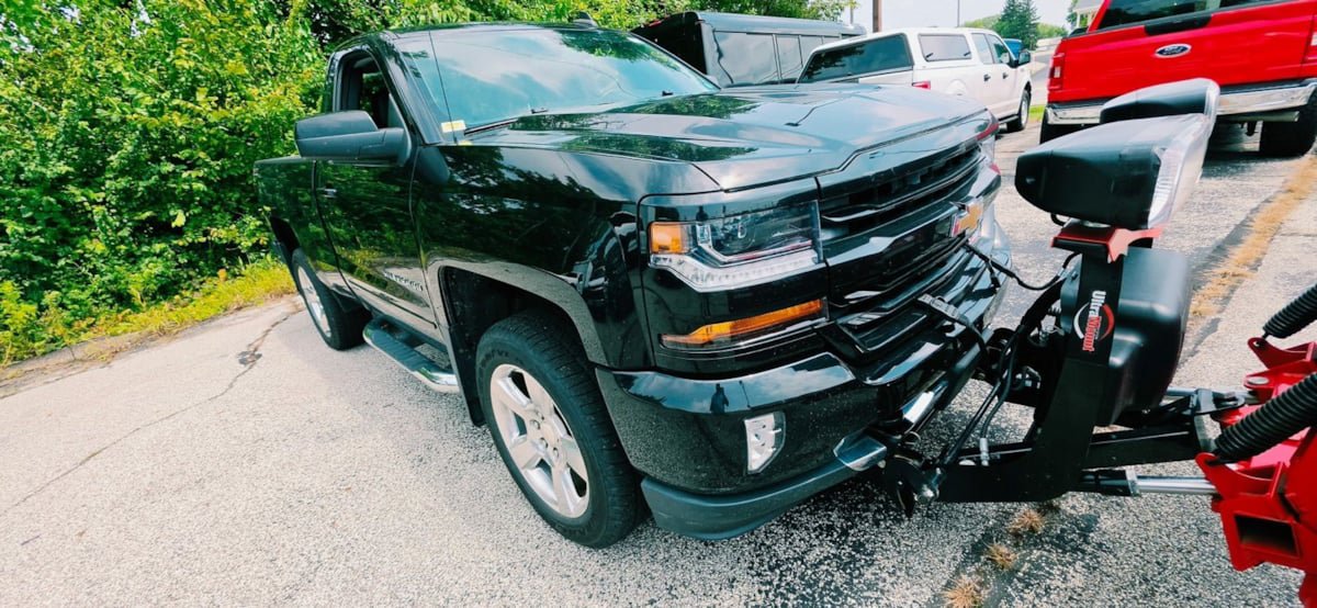 Used 2016 Chevrolet Silverado 1500 LT w/ LT Convenience Package AWD/4WD image 3
