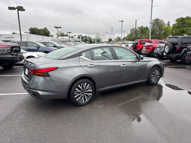 Used 2025 Nissan Altima 2.5 SV FWD image 29