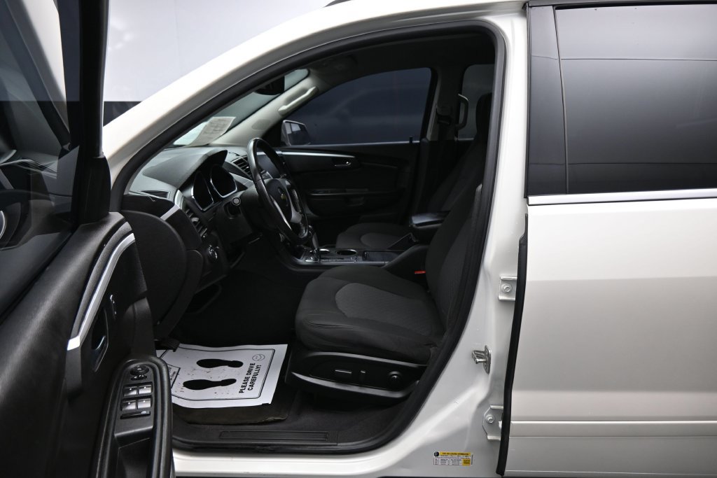 Used 2011 Chevrolet Traverse LT w/ White Premiere Package FWD image 9