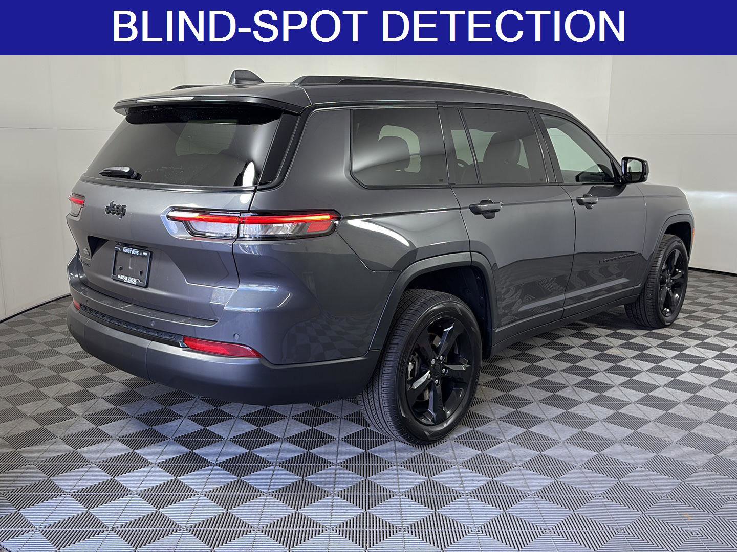 Used 2022 Jeep Grand Cherokee L Laredo image 5