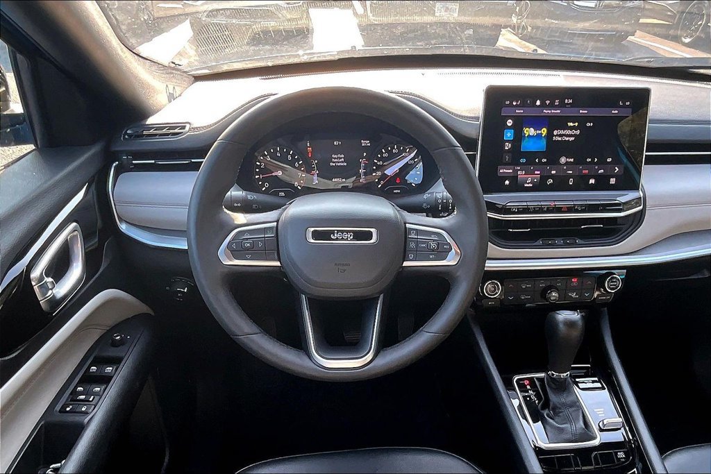 Used 2025 Jeep Compass Limited AWD/4WD image 8