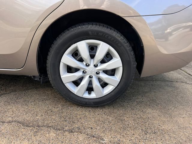 Used 2015 Toyota Corolla LE image 33