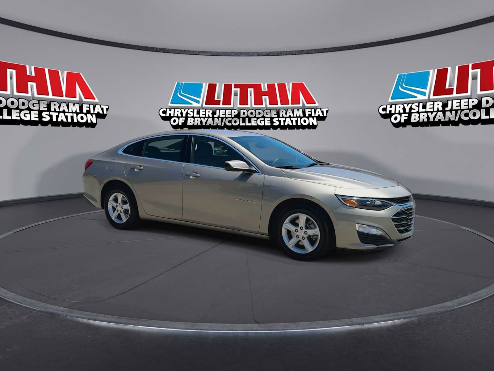 Used 2025 Chevrolet Malibu LT FWD image 2