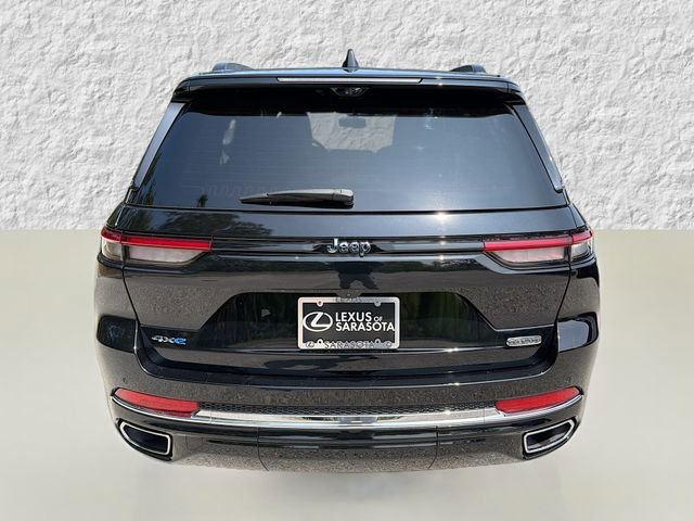 Used 2023 Jeep Grand Cherokee Overland w/ Luxury Tech Group IV AWD/4WD image 4