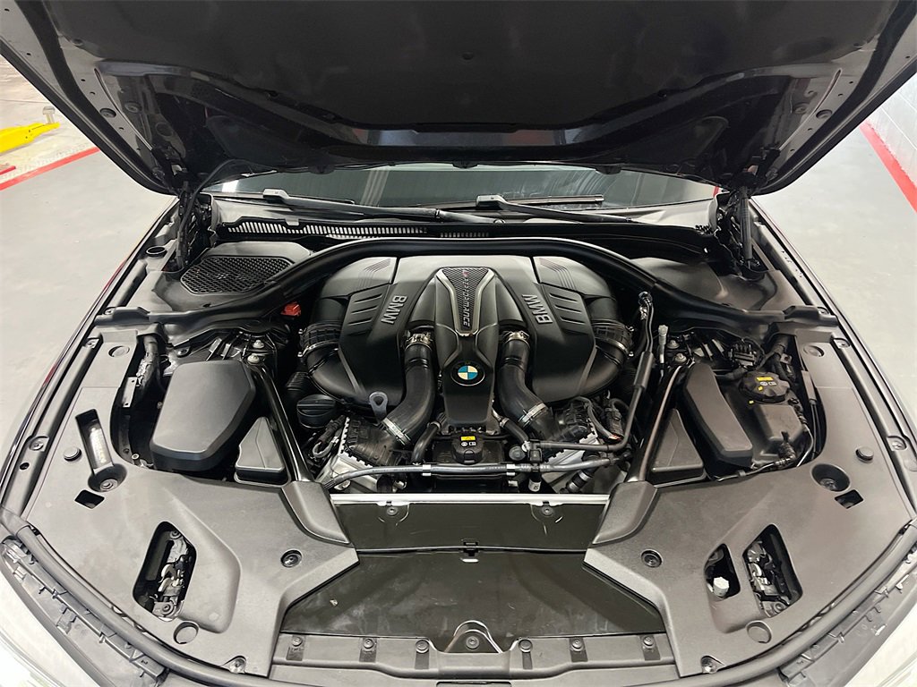 Used 2019 BMW M550i xDrive image 32