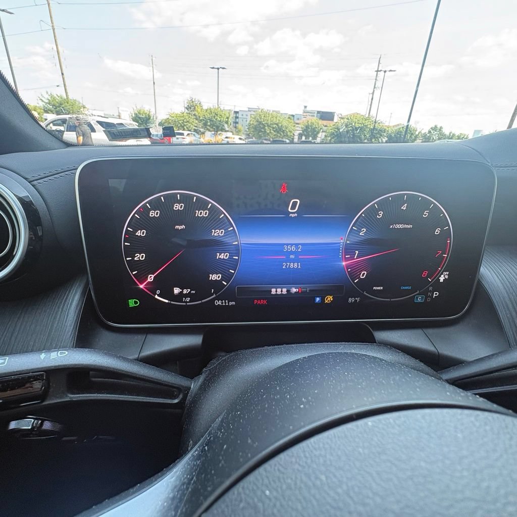 Used 2024 Mercedes-Benz GLC 300 4MATIC image 12