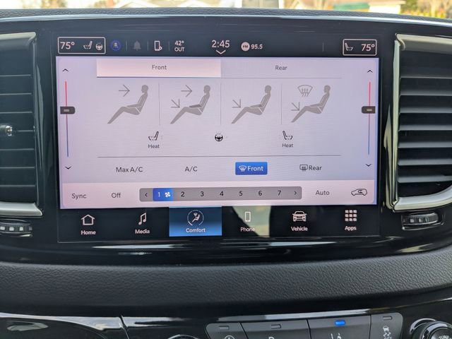 Used 2023 Chrysler Pacifica Touring-L image 3