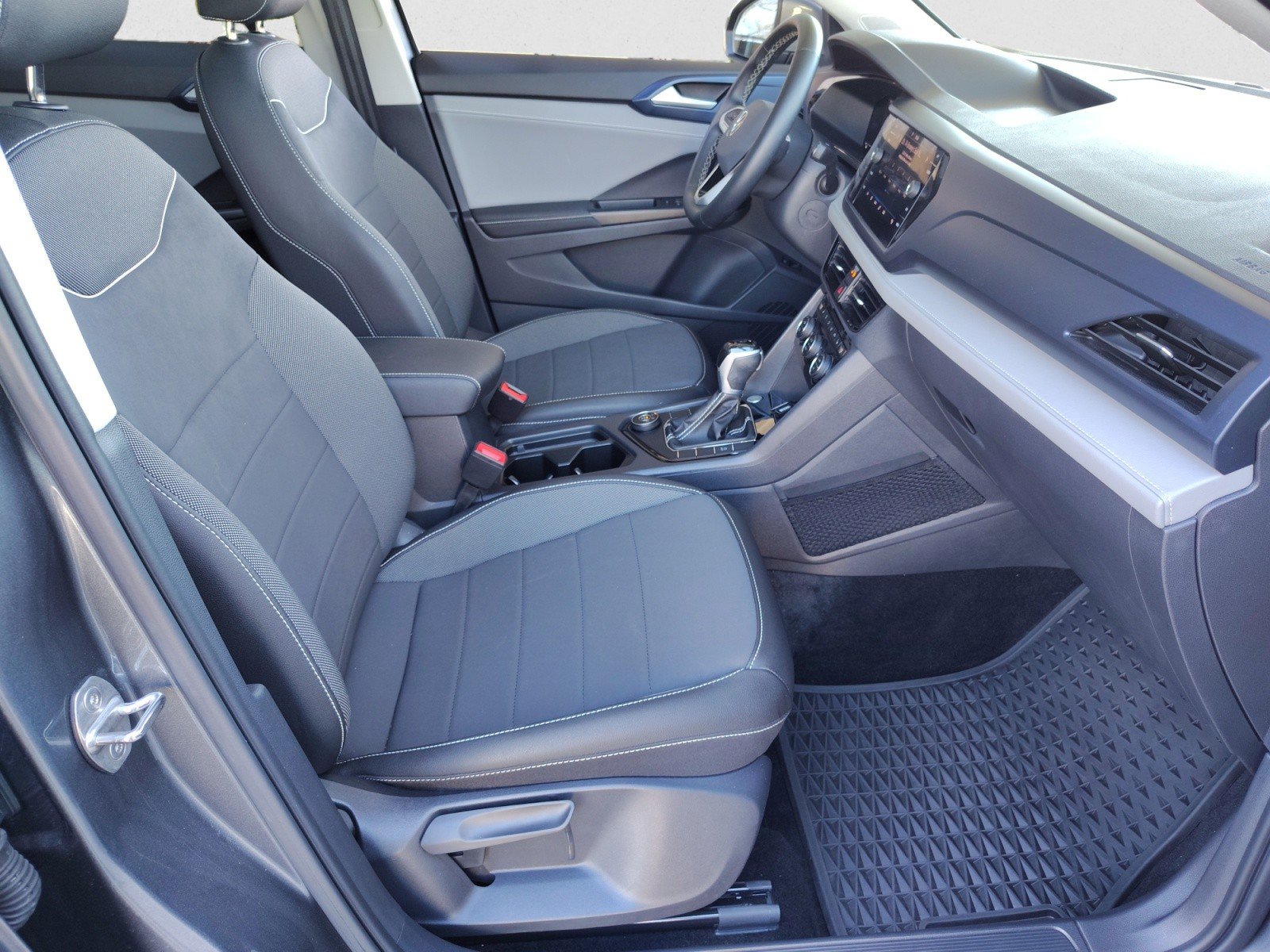 Used 2024 Volkswagen Taos SE w/ Panoramic Sunroof Package image 20