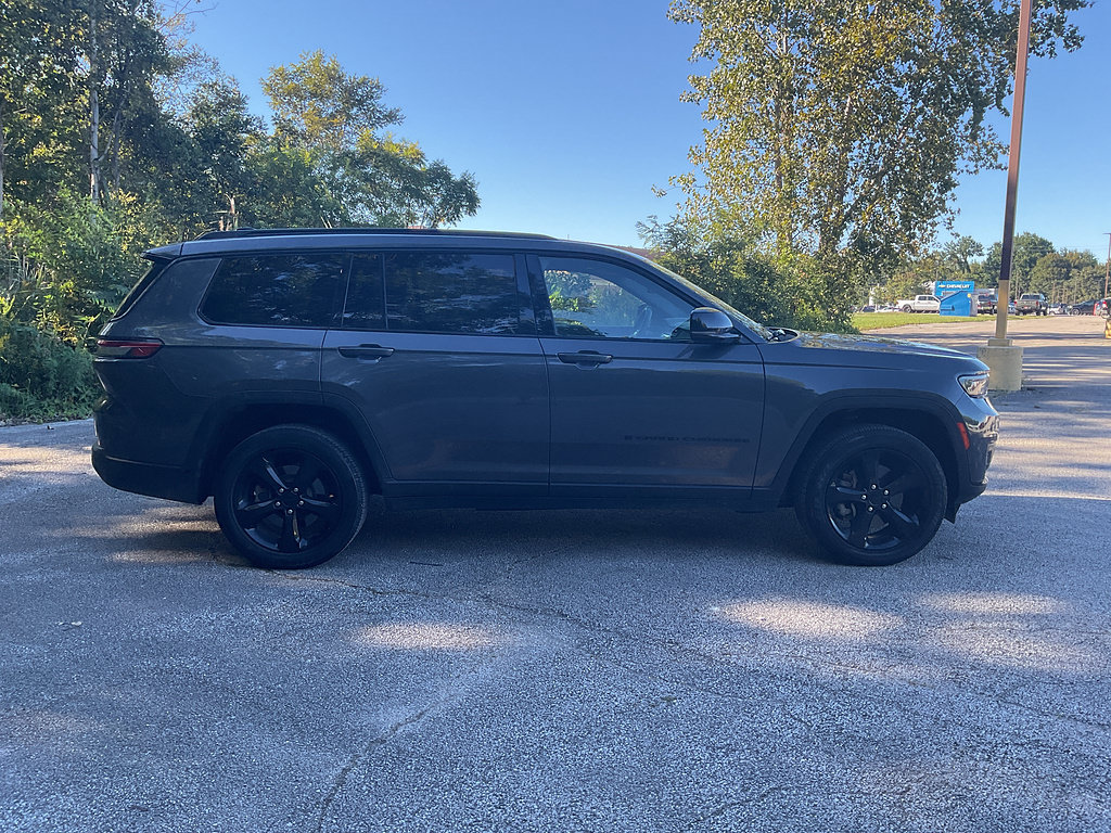 Used 2023 Jeep Grand Cherokee L Laredo AWD/4WD image 4
