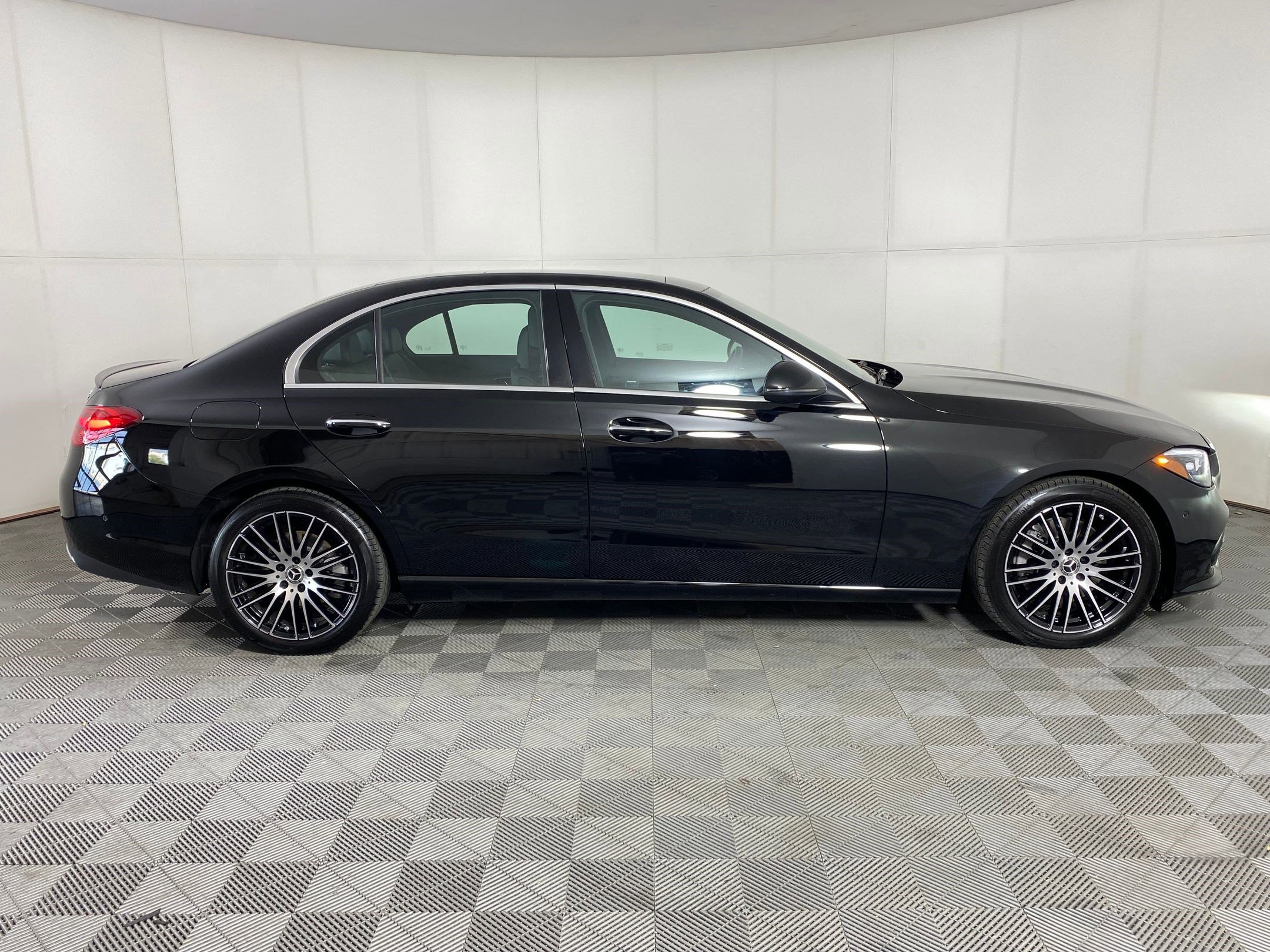 Used 2025 Mercedes-Benz C 300 4MATIC Sedan image 7